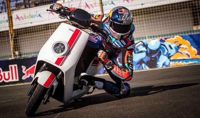 NIU NGT en un autodromo