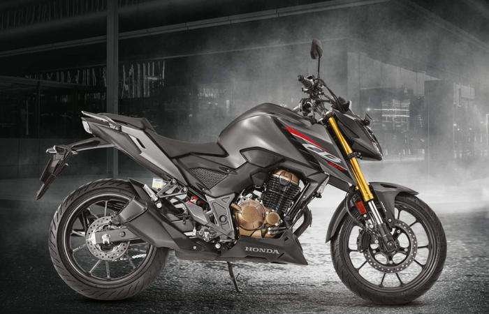 Honda CB300F La “Big Wing” del cuarto de litro