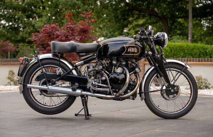 Más de 1.2 millones de libras esterlinas en ventas de motos antiguas