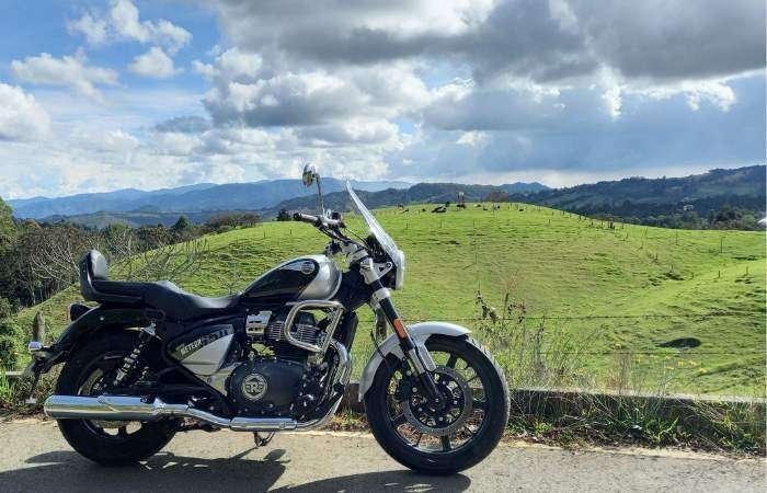 Super Meteor 650 a fondo