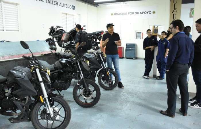 Auteco al pie de la educación