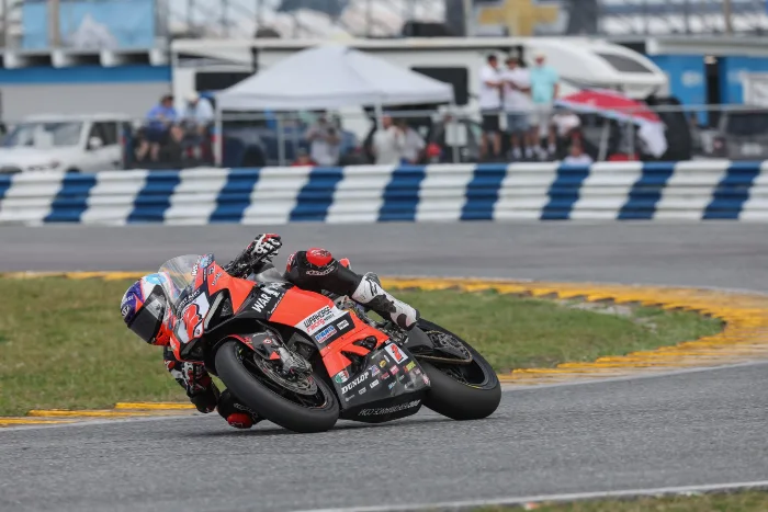 Las 200 millas de Daytona con D de Ducati