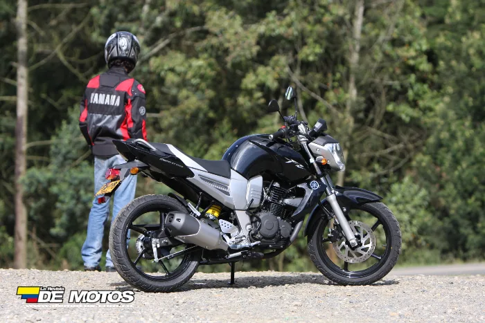 Yamaha FZ16 prueba de manejo