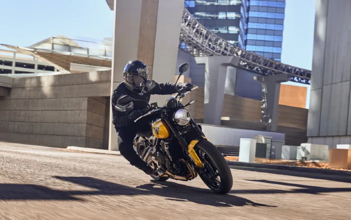 Más electrónica, segura y polivalente así es la Trident 660 2025